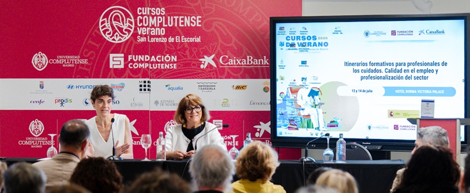 Rosa Martínez, secretaria de Estado de Derechos Sociales, junto a Mayte Sancho, directora general del Imserso, en la inauguración del curso de verano.